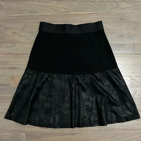 CAbi “Owens”black flared skirt (548). XS - Picture 6 of 6